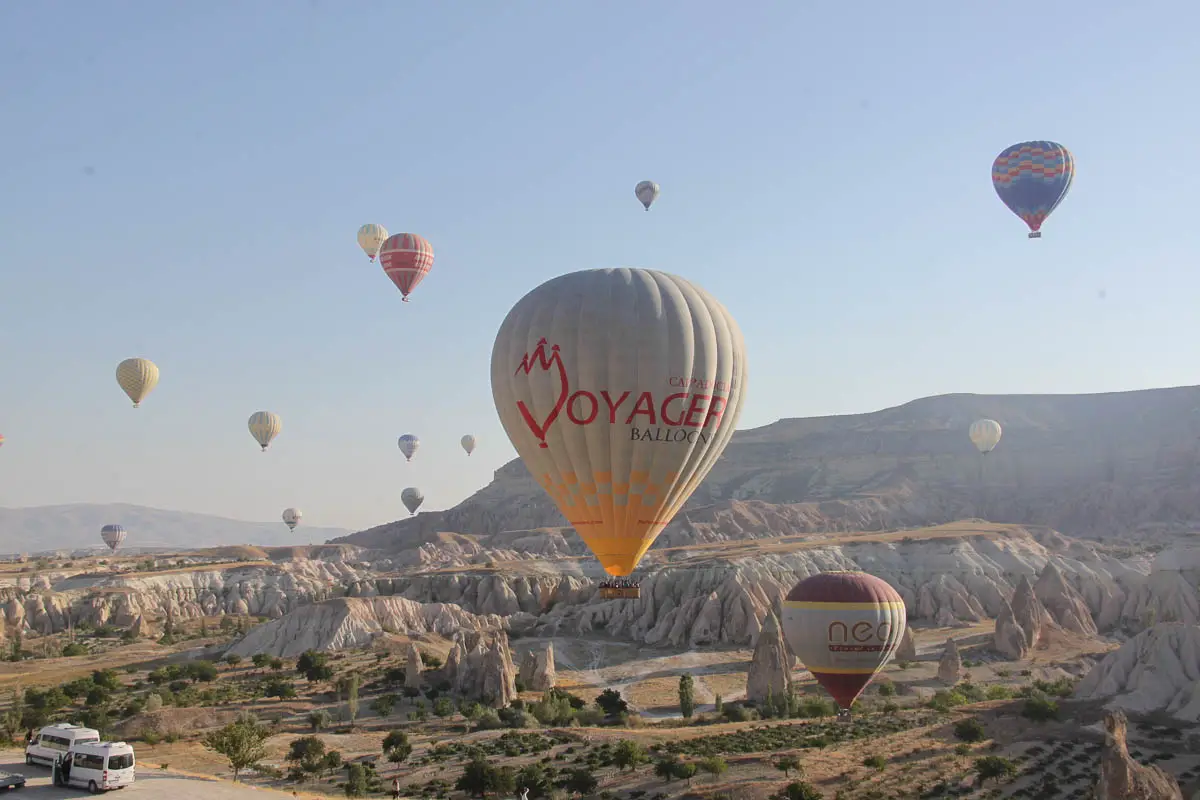 honeymoon-destinations-in-asia-cappadocia-hot-air-balloon