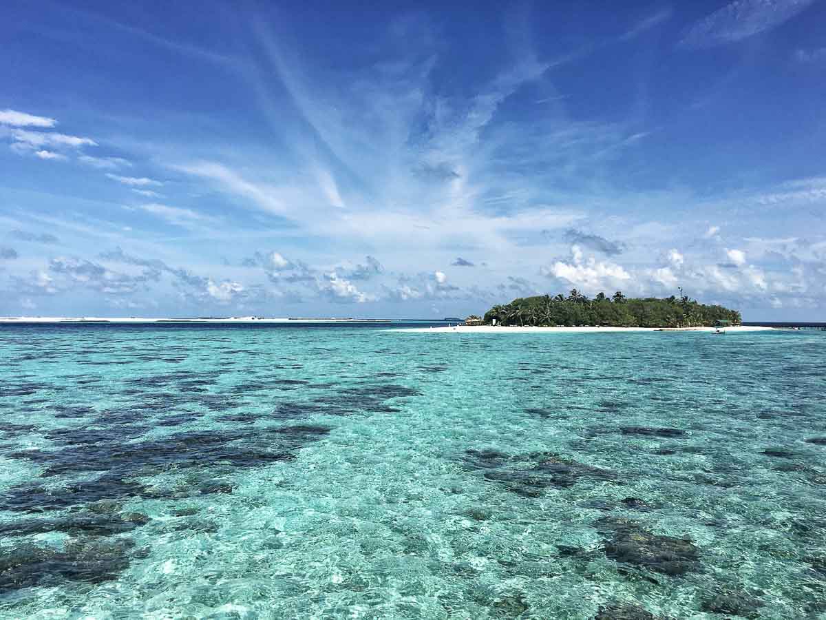 honeymoon-destinations-in-asia-diving-maldives
