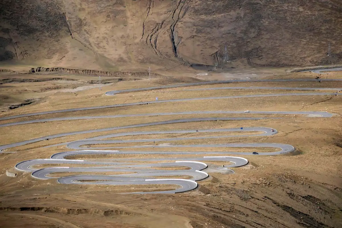 Tibet travel road