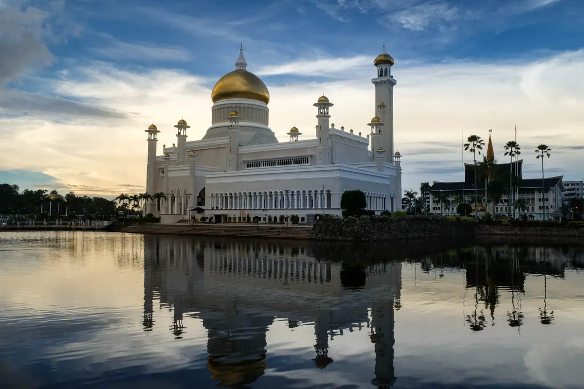borneo_itinerary Omar Ali Saifuddien mosque Brunei