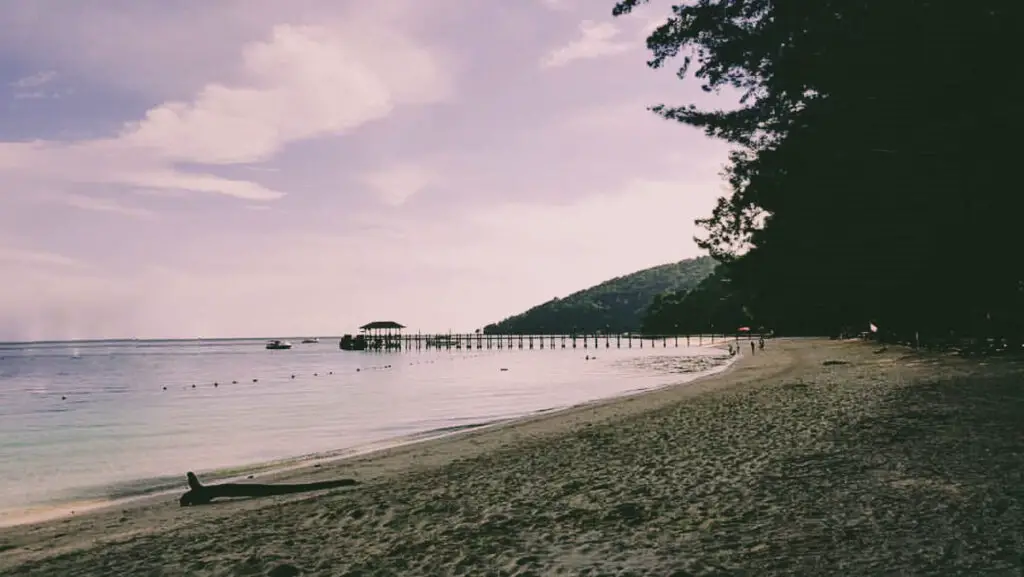 Wide, unspoilt Borneo beaches of Lankayan Turtle Island